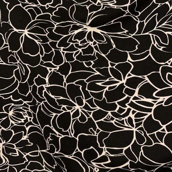 Ladies LG sleeveless top - Picture 2 of 3